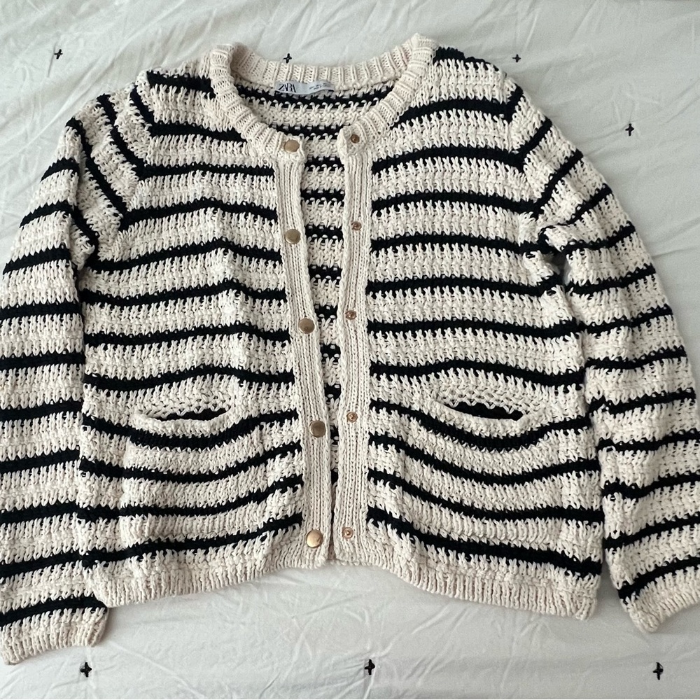 Zara knit lady sweater (Medium)